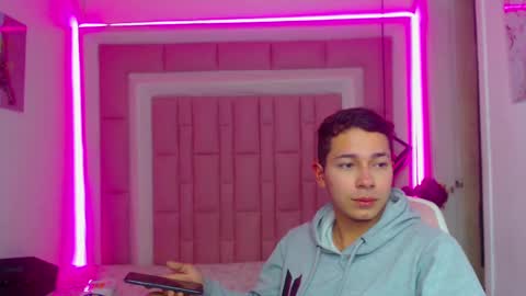 Snapshot of georgesmith_1 chatting on 01-14-25, 07:06 GEORGE online show from 01-14-25, 07:06