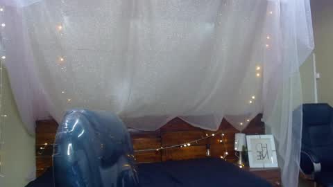 Snapshot of georgesmith_1 chatting on 02-03-25, 01:30 GEORGE online show from 02-03-25, 01:30