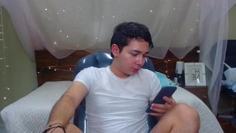 Snapshot of georgesmith_1 chatting on 02-05-25, 06:24 GEORGE online show from 02-05-25, 06:24