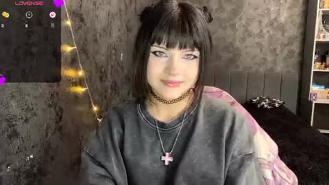 EmelyWoodes online show from 06-30-26, 08:04