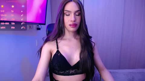Snapshot of giamint chatting on 05-24-26, 02:16 Gia Mint online show from 05-24-26, 02:16