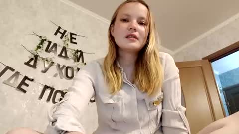 Snapshot of ginger_anna_est chatting on 06-15-26, 08:00 Ginger Anna online show from 06-15-26, 08:00