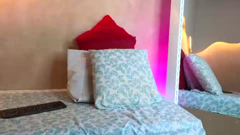 Snapshot of gingermoon_ chatting on 07-10-26, 01:03 Ginger online show from 07-10-26, 01:03
