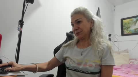 Snapshot of giorgia_xue55 chatting on 07-20-26, 04:38 Mary online show from 07-20-26, 04:38