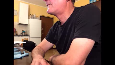 giovanni_1964 online show from 04-29-26, 05:41