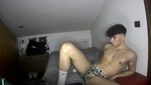 Snapshot of giovyyx chatting on 03-12-26, 03:29 giovyyx online show from 03-12-26, 03:29