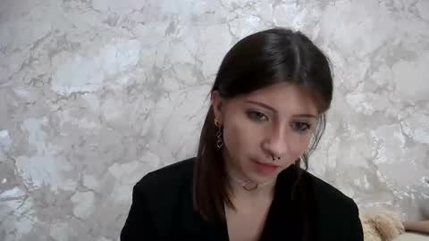 girl_cute007 online show from 04-15-26, 08:20