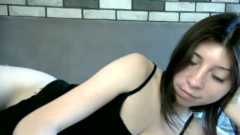 Snapshot of girl_cute007 chatting on 06-29-26, 05:03 girl_cute007 online show from 06-29-26, 05:03