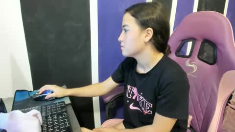 girl_princess18 online show from 02-25-26, 09:13