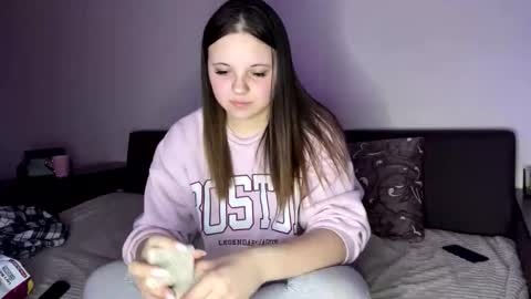 Snapshot of girl_shy07 chatting on 04-10-26, 05:28 girl_shy07 online show from 04-10-26, 05:28