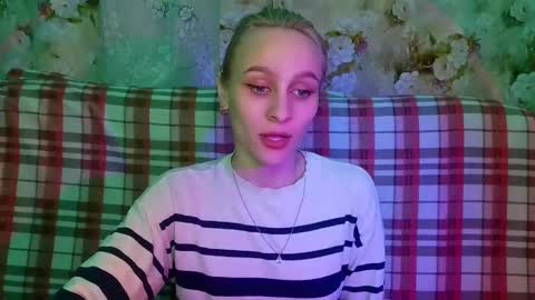 Snapshot of girlfriend_night chatting on 03-04-25, 12:50 Seniya online show from 03-04-25, 12:50