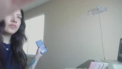 Snapshot of girlnextdoor702 chatting on 05-06-26, 05:51 Jasmine online show from 05-06-26, 05:51