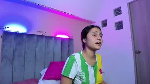 Snapshot of giselle_roldan chatting on 06-18-26, 09:14 GISELLE ROLDAN online show from 06-18-26, 09:14