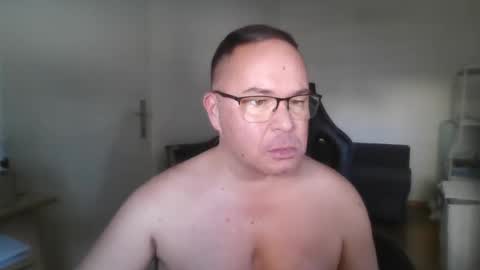 Snapshot of giulio203 chatting on 06-11-26, 04:16 giulio203 online show from 06-11-26, 04:16
