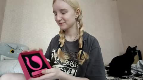 Laura online show from 04-22-26, 08:06
