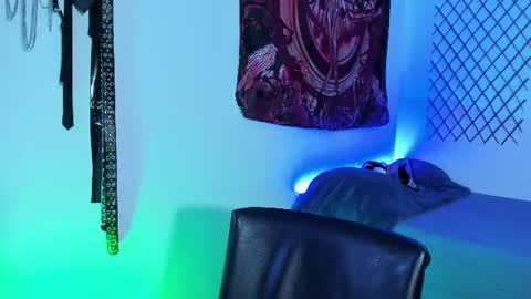 Snapshot of glitch_doll chatting on 07-05-26, 02:24 NYX online show from 07-05-26, 02:24