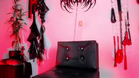 Snapshot of glitch_doll chatting on 07-19-26, 08:12 NYX online show from 07-19-26, 08:12