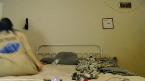 Snapshot of glitterspace chatting on 07-19-26, 09:24 anna online show from 07-19-26, 09:24
