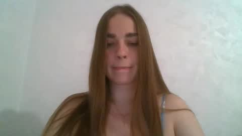 Snapshot of gloria954807 chatting on 06-06-26, 08:24 gloria954807 online show from 06-06-26, 08:24