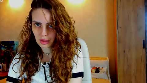 Snapshot of gloria_wood chatting on 06-09-26, 07:14 Gloria Wood online show from 06-09-26, 07:14