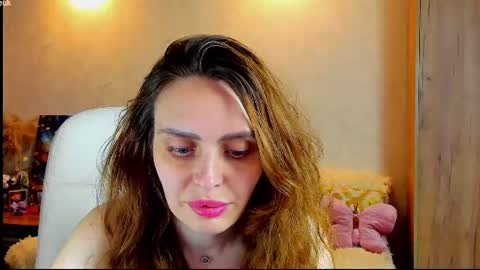 Snapshot of gloria_wood chatting on 07-18-26, 09:18 Gloria Wood online show from 07-18-26, 09:18