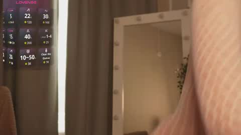 Snapshot of gloriamillss chatting on 07-18-26, 01:59 Gloria online show from 07-18-26, 01:59