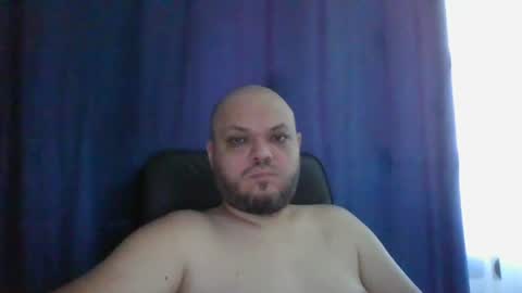 Snapshot of glusgan chatting on 07-12-26, 11:12 Your boy online show from 07-12-26, 11:12