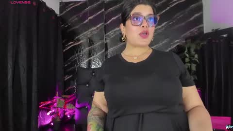 Snapshot of goddess_arethaozz chatting on 06-21-26, 05:04 Aretha online show from 06-21-26, 05:04