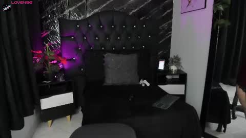 Snapshot of goddess_arethaozz chatting on 07-08-26, 02:10 Aretha online show from 07-08-26, 02:10