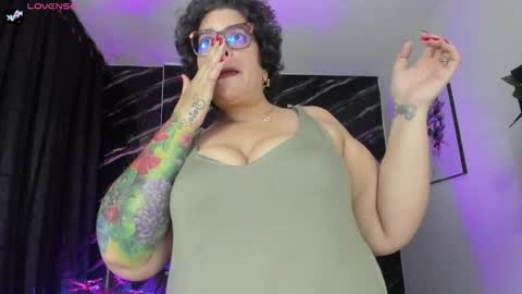 Snapshot of goddess_arethaozz chatting on 07-16-26, 01:06 Aretha online show from 07-16-26, 01:06