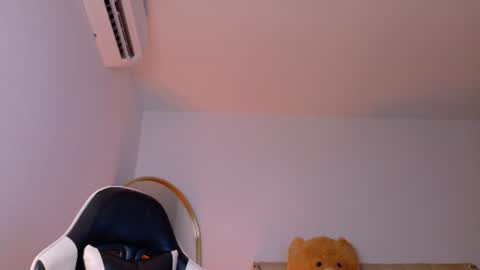 Snapshot of goddess_ariluz chatting on 07-06-26, 12:29 Ariluz online show from 07-06-26, 12:29