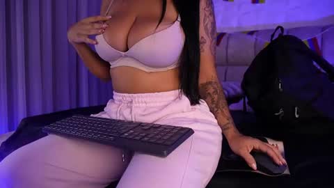 Snapshot of goddess_eli77 chatting on 07-05-26, 03:02 goddess_eli77 online show from 07-05-26, 03:02