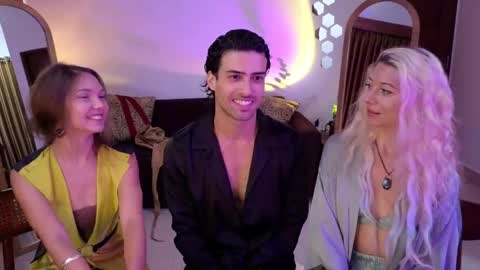   330 UTC2 girls   online show from 04-15-26, 02:40