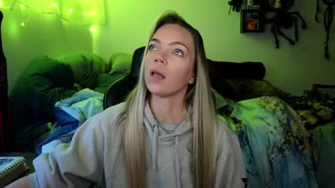 Patricia Mars           Goddess of Mars twitter thegoddessmindy online show from 01-02-25, 12:46