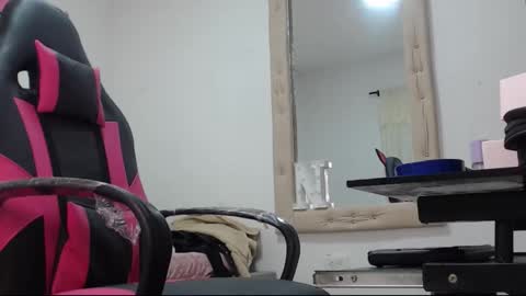goddess_valen online show from 12-17-25, 05:52