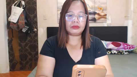 Snapshot of goddessmomx chatting on 01-13-25, 04:28 lindsay online show from 01-13-25, 04:28