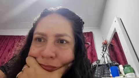 Snapshot of goddessnahi chatting on 10-26-25, 07:31 Naih Reyes online show from 10-26-25, 07:31