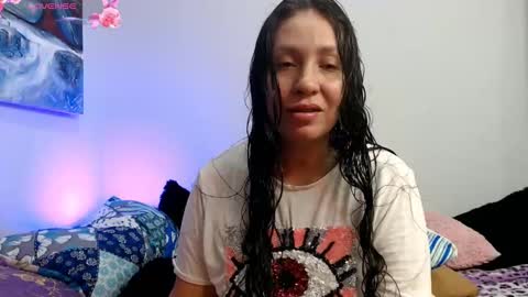 Snapshot of goddessnahi chatting on 11-10-25, 04:33 Naih Reyes online show from 11-10-25, 04:33