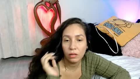 Snapshot of goddessnahi chatting on 02-17-26, 05:37 Naih Reyes online show from 02-17-26, 05:37