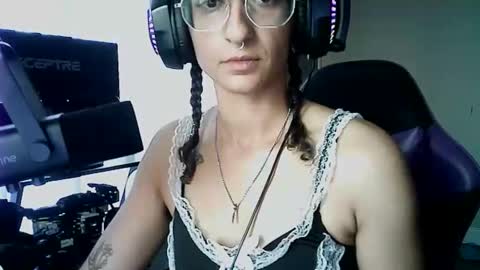 Snapshot of goddessvikkii chatting on 01-07-26, 09:17 goddessvikkii online show from 01-07-26, 09:17