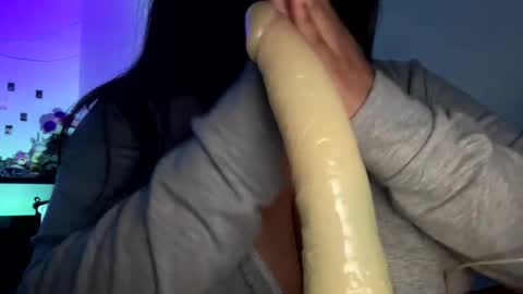 Yue online show from 12-14-24, 06:24