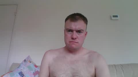 Snapshot of gogo12104 chatting on 04-10-26, 03:39 jme online show from 04-10-26, 03:39