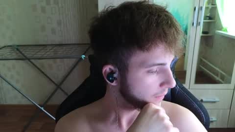 Golden boyyy21 online show from 04-16-26, 02:51