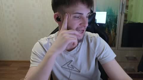 Golden boyyy21 online show from 04-19-26, 09:50