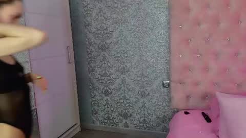 Snapshot of golden_girl__ chatting on 06-22-26, 03:25 golden girl online show from 06-22-26, 03:25