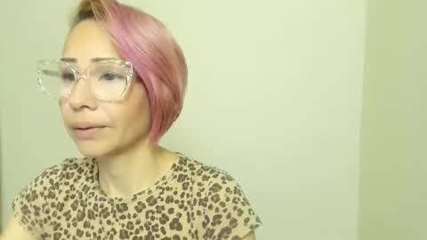 Snapshot of goldengirlrose chatting on 03-21-26, 05:27 goldenrosa online show from 03-21-26, 05:27