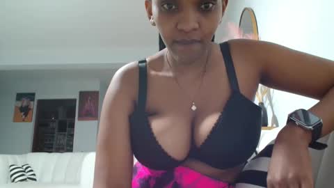 Snapshot of goldenmusexo chatting on 04-13-26, 12:05 goldenmusexo online show from 04-13-26, 12:05