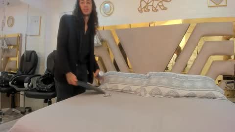 Snapshot of goldentemptation_ chatting on 04-10-26, 05:17 goldentemptation_ online show from 04-10-26, 05:17