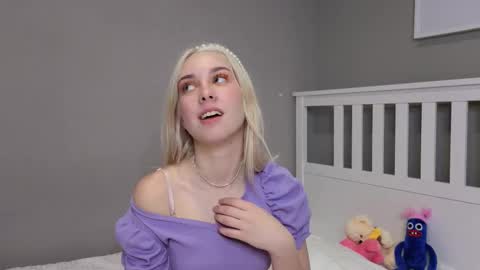 Snapshot of goog_div chatting on 11-15-25, 11:07 goog_div online show from 11-15-25, 11:07