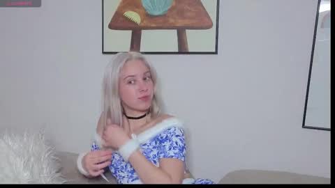 Snapshot of goog_div chatting on 12-22-25, 11:07 goog_div online show from 12-22-25, 11:07